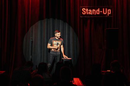 Stand Up Club